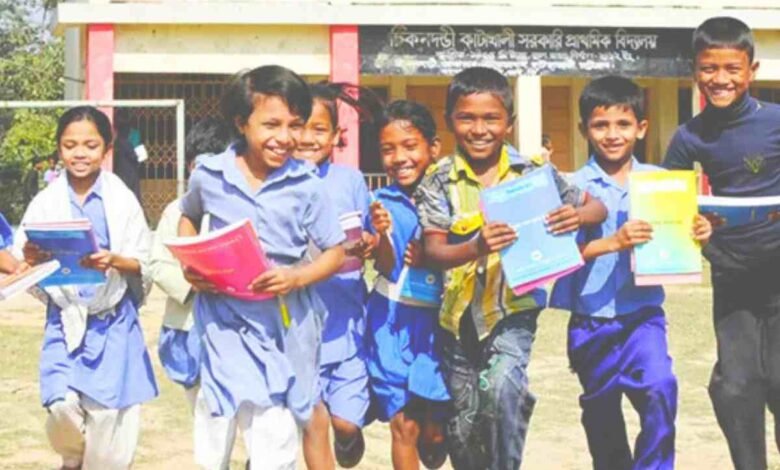 প্রাথমিক বিদ্যালয়ে মিড-ডে মিল শুরু হয়েছে